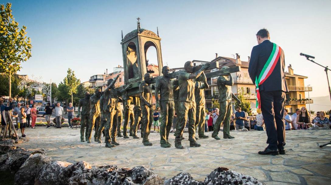 Felice Lovisco, Monumento ai portatori, Viggiano